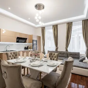 Centrum Opera Luxury With Free Garage , Budapest Hungary